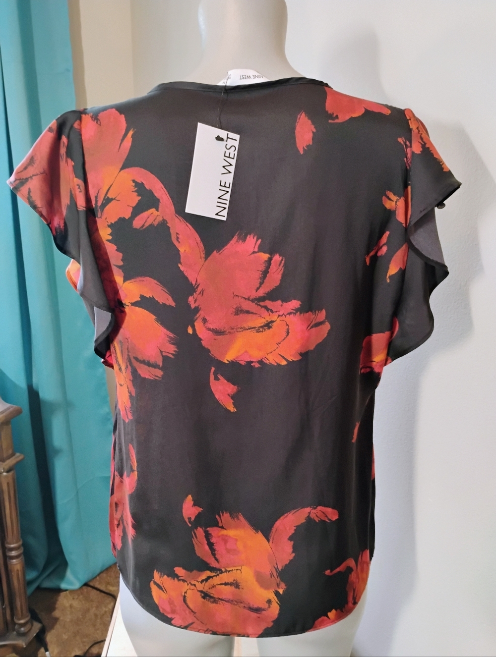 🆕 Nine West, V Neck Blouse, Medium - Picture 6 of 7